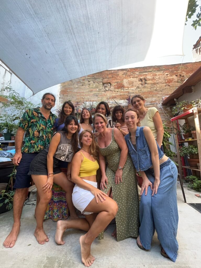 Grupo en el patio al terminar un encuentro